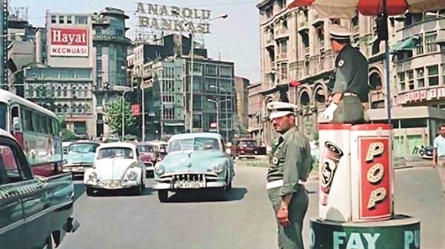 Zaman Makinasında Yolculuk: Türkiye'nin 1970'li Yılları | Yeni Şafak Kitap Eki Haberleri
